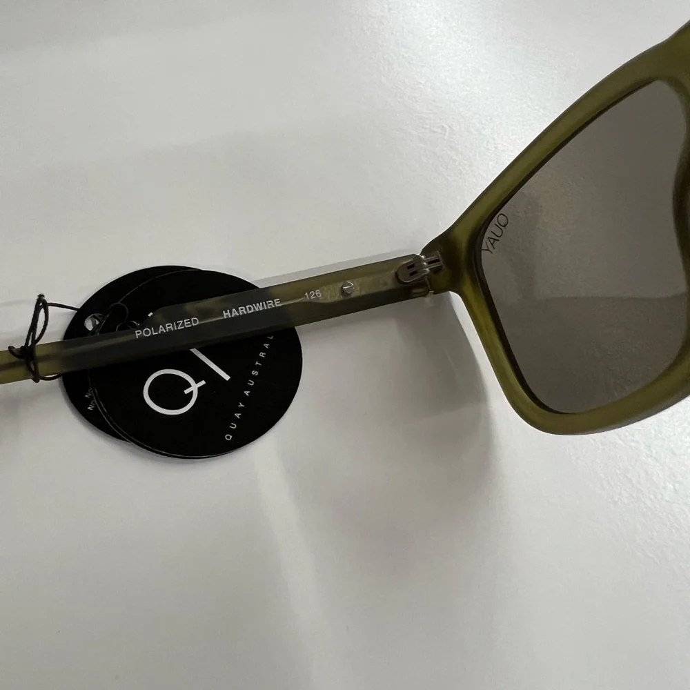 - - Quay Australia HARDWIRE Olive/Silver
